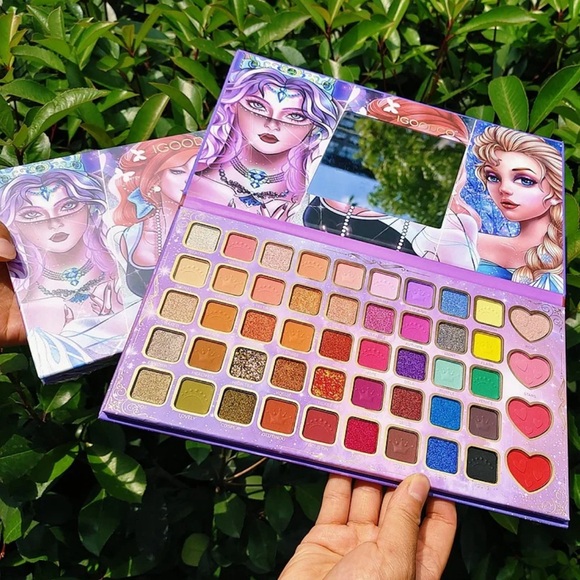 IGOODCO 49 Color Eyeshadow Palette with Mirror - Picture 2 of 4
